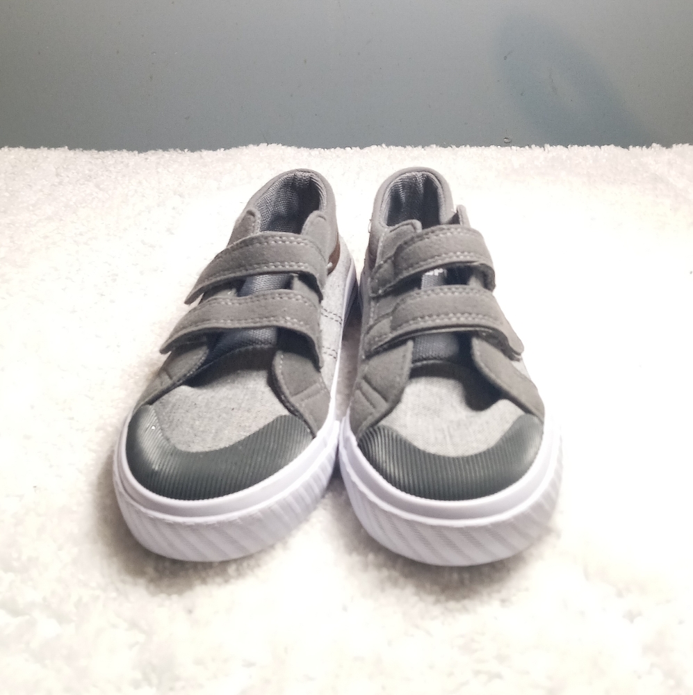 Kids Us Sport Shoes Like New Size 12
